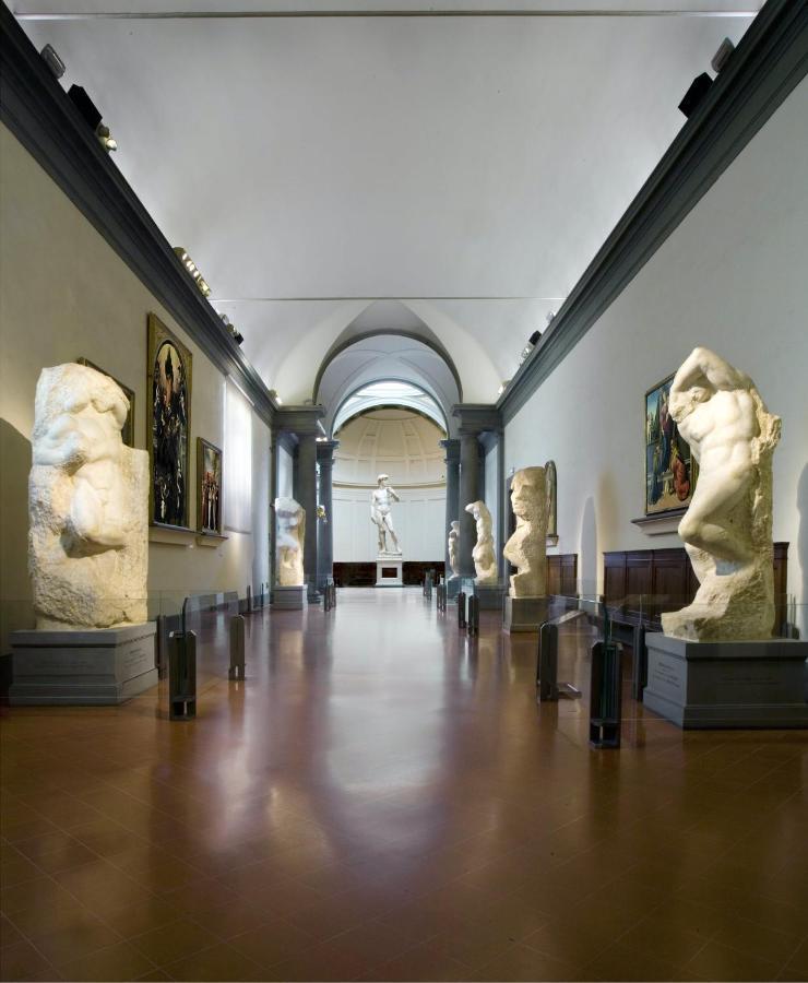 Historic Center Palace - Huge 4 Bedrooms Santa Croce Apartment - By Likehomeפירנצה מראה חיצוני תמונה