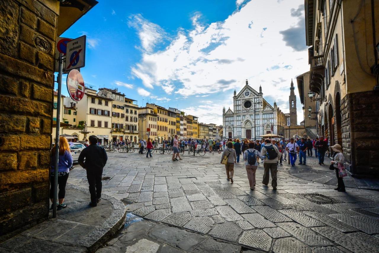 Historic Center Palace - Huge 4 Bedrooms Santa Croce Apartment - By Likehomeפירנצה מראה חיצוני תמונה