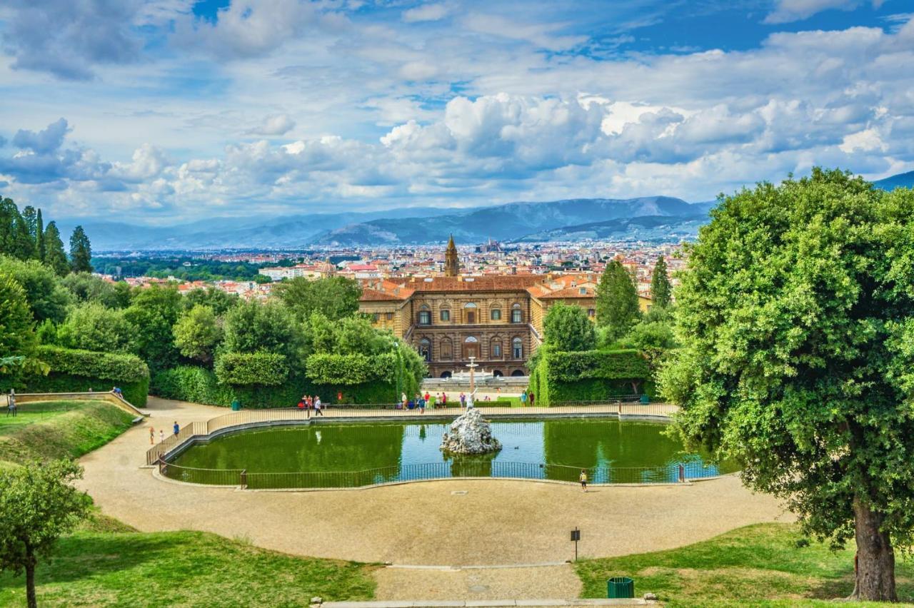 Historic Center Palace - Huge 4 Bedrooms Santa Croce Apartment - By Likehomeפירנצה מראה חיצוני תמונה