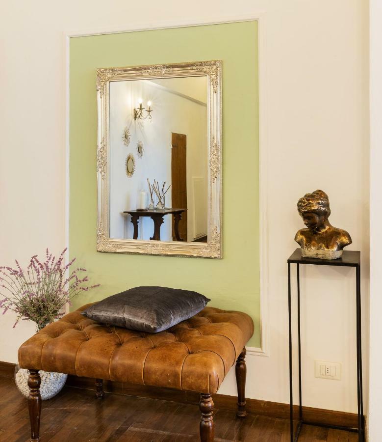 Historic Center Palace - Huge 4 Bedrooms Santa Croce Apartment - By Likehomeפירנצה מראה חיצוני תמונה