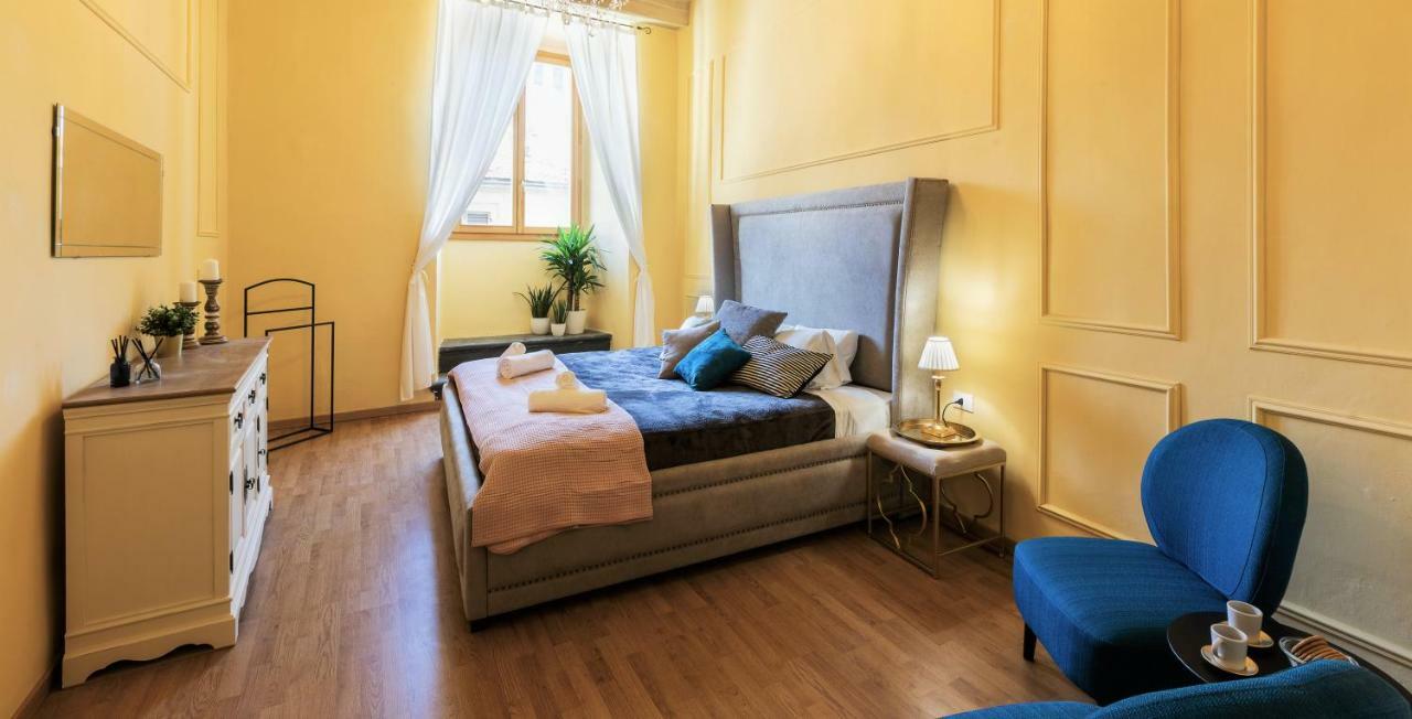 Historic Center Palace - Huge 4 Bedrooms Santa Croce Apartment - By Likehomeפירנצה מראה חיצוני תמונה