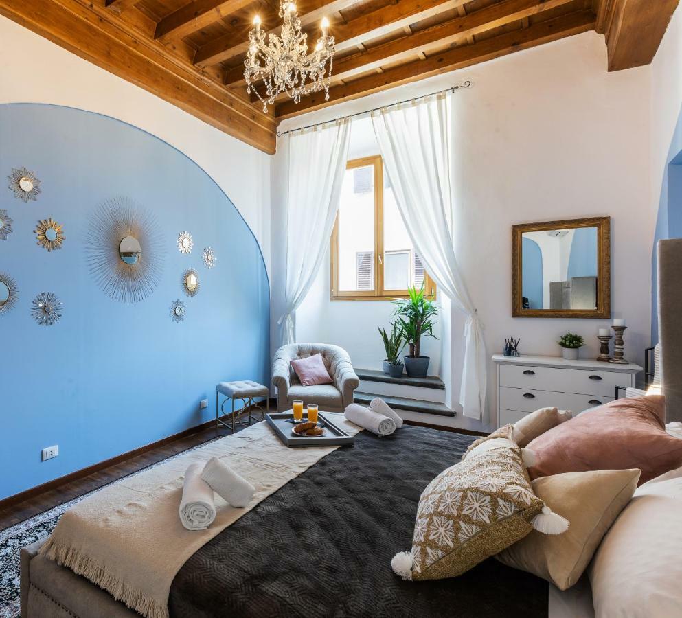 Historic Center Palace - Huge 4 Bedrooms Santa Croce Apartment - By Likehomeפירנצה מראה חיצוני תמונה