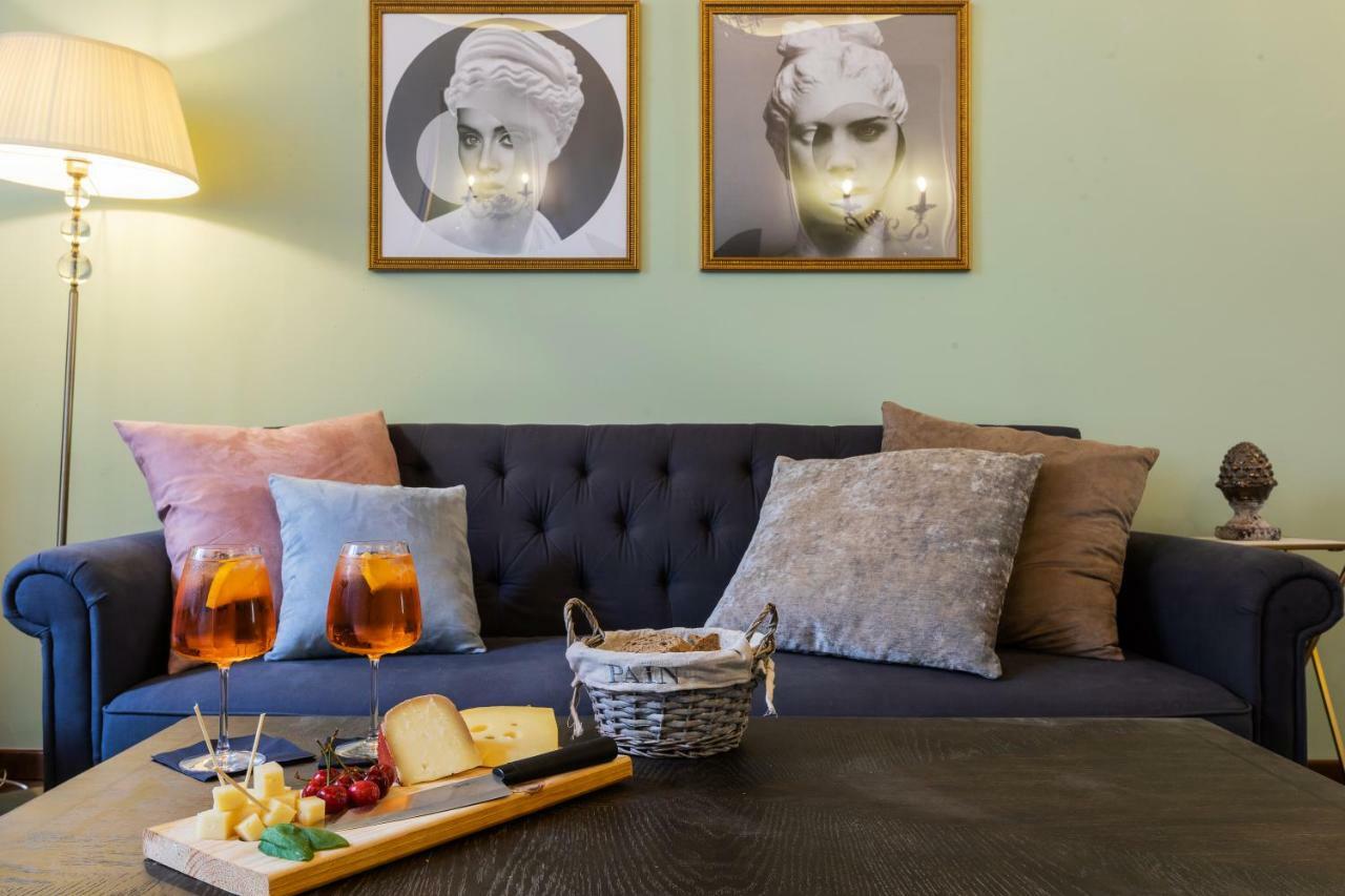 Historic Center Palace - Huge 4 Bedrooms Santa Croce Apartment - By Likehomeפירנצה מראה חיצוני תמונה