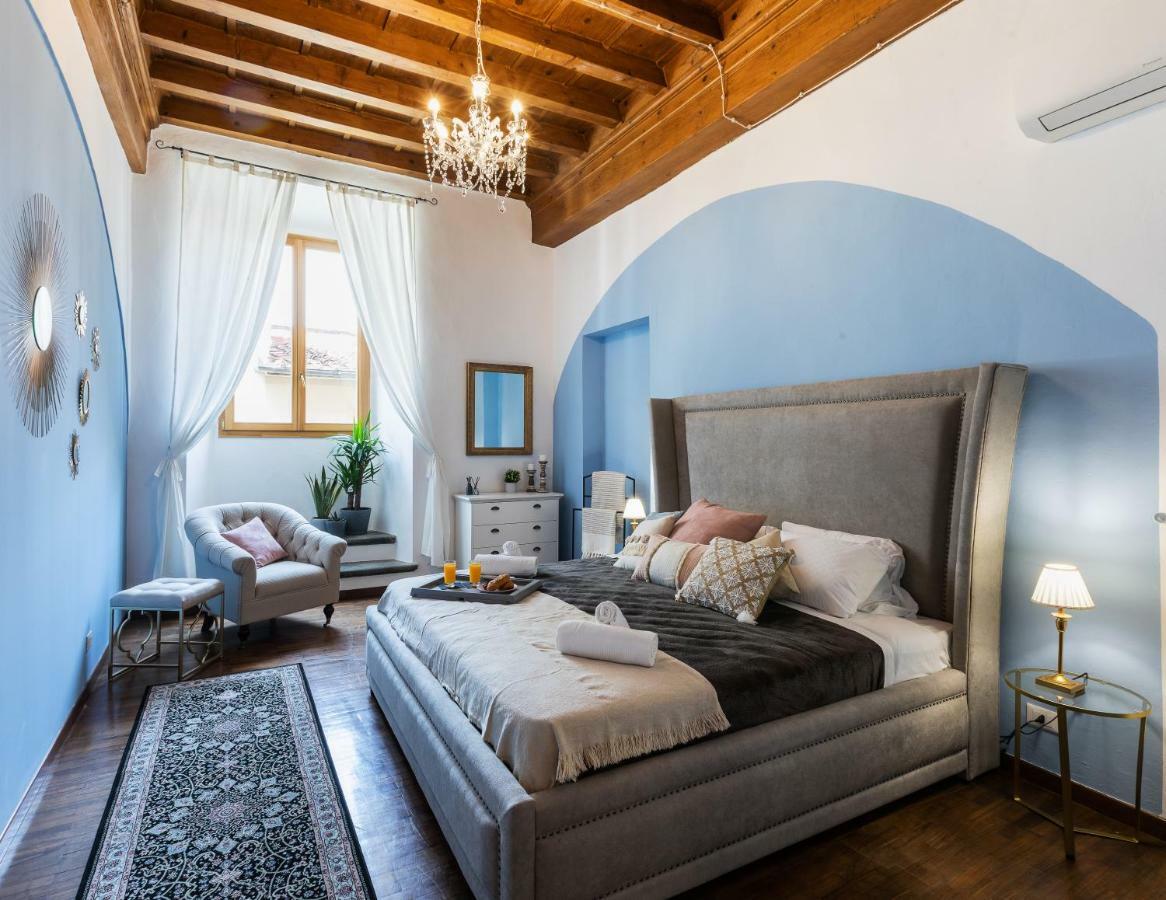 Historic Center Palace - Huge 4 Bedrooms Santa Croce Apartment - By Likehomeפירנצה מראה חיצוני תמונה
