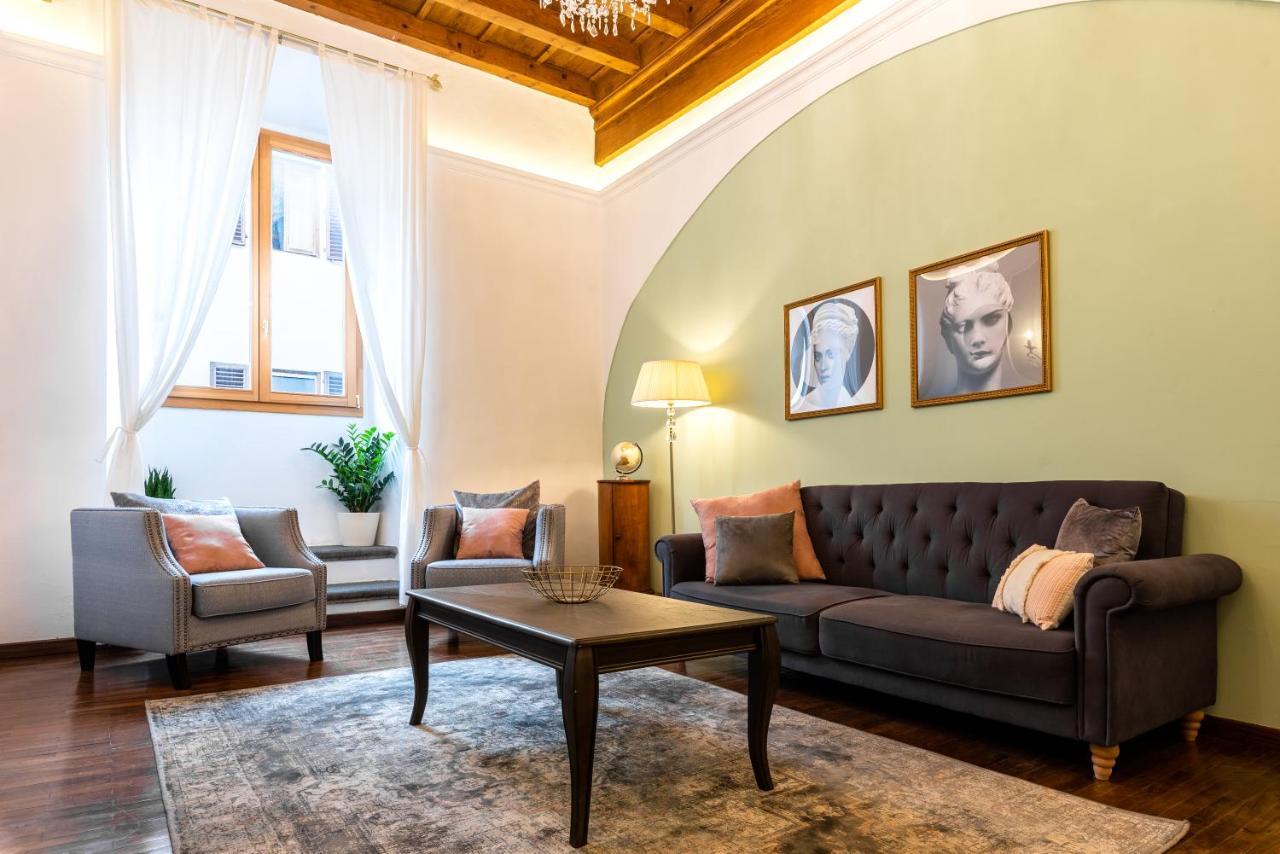 Historic Center Palace - Huge 4 Bedrooms Santa Croce Apartment - By Likehomeפירנצה מראה חיצוני תמונה