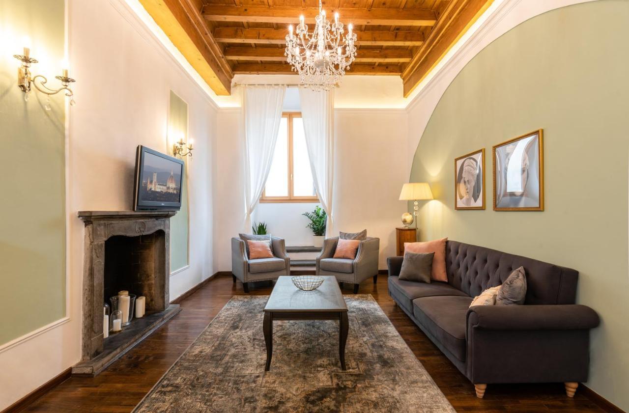 Historic Center Palace - Huge 4 Bedrooms Santa Croce Apartment - By Likehomeפירנצה מראה חיצוני תמונה
