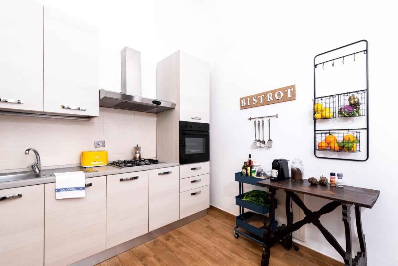Historic Center Palace - Huge 4 Bedrooms Santa Croce Apartment - By Likehomeפירנצה מראה חיצוני תמונה