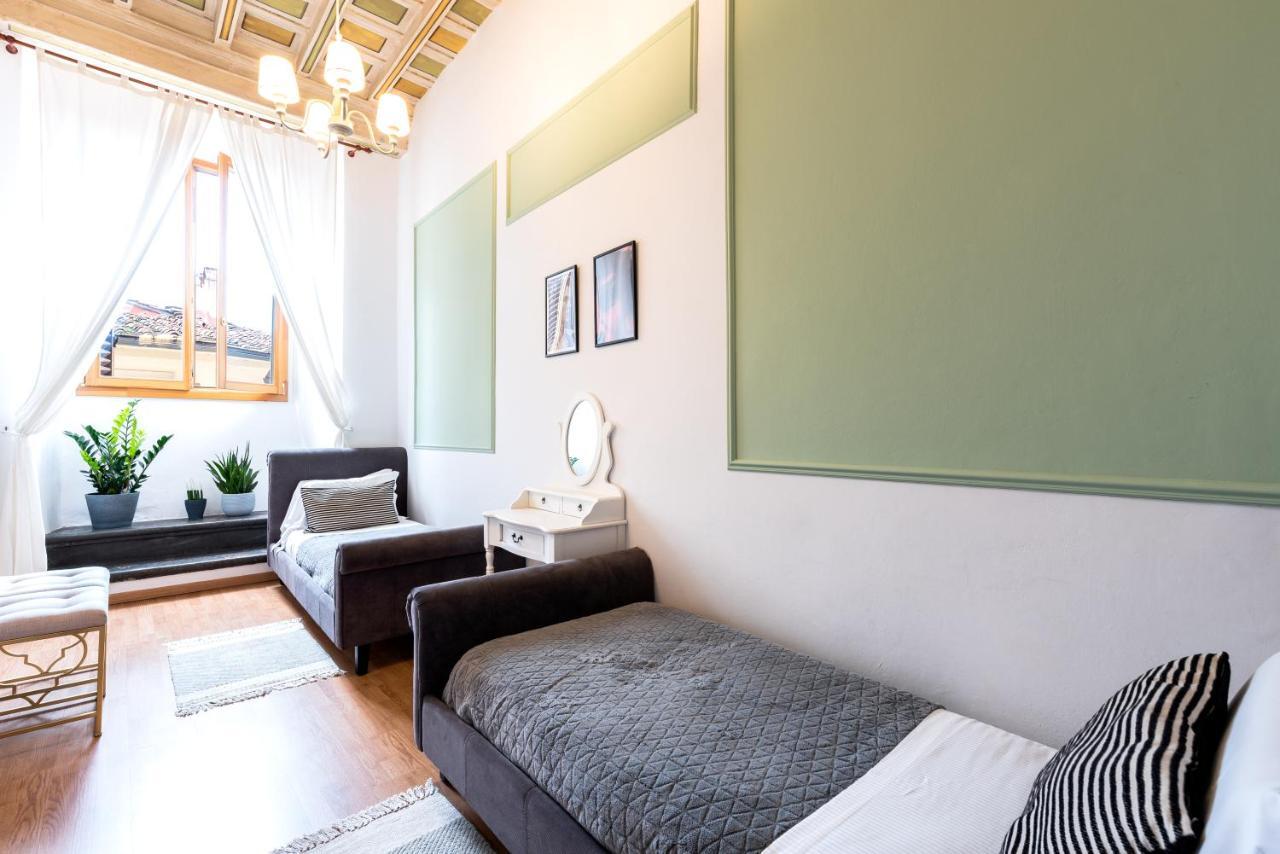 Historic Center Palace - Huge 4 Bedrooms Santa Croce Apartment - By Likehomeפירנצה מראה חיצוני תמונה